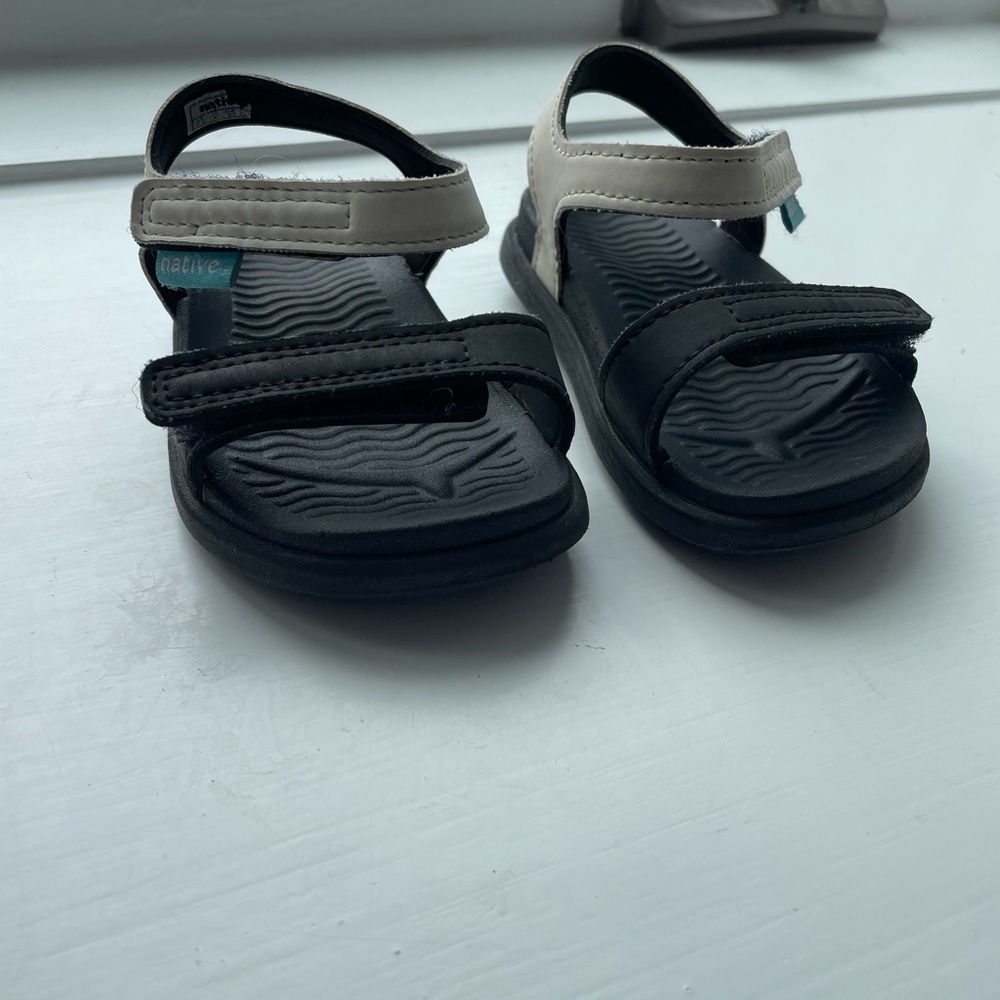 Native Toddler Sandals - size 5